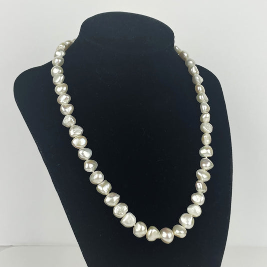 Vintage Metropolitan Museum of Art Faux Freshwater Pearl Necklace