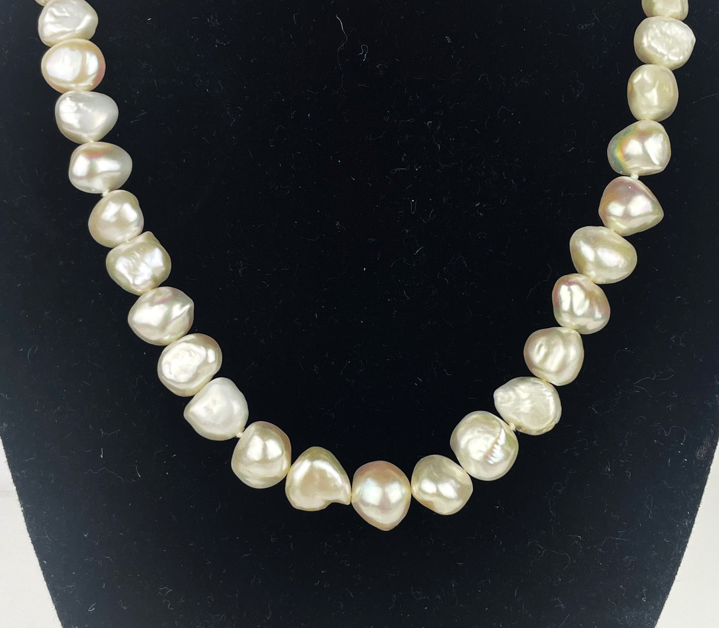 Vintage Metropolitan Museum of Art Faux Freshwater Pearl Necklace