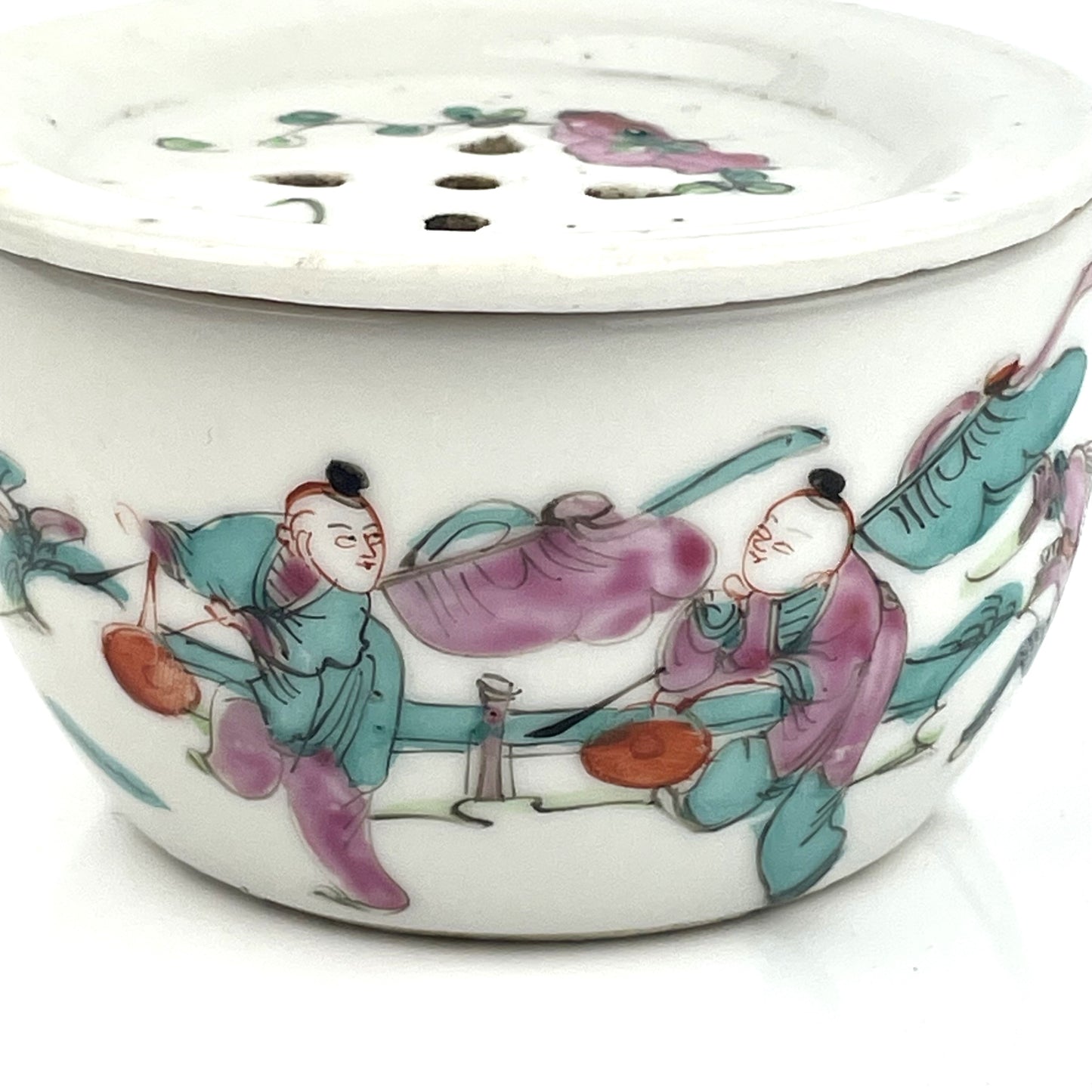 Antique Chinese Famille Rose Porcelain Covered Cricket Pot