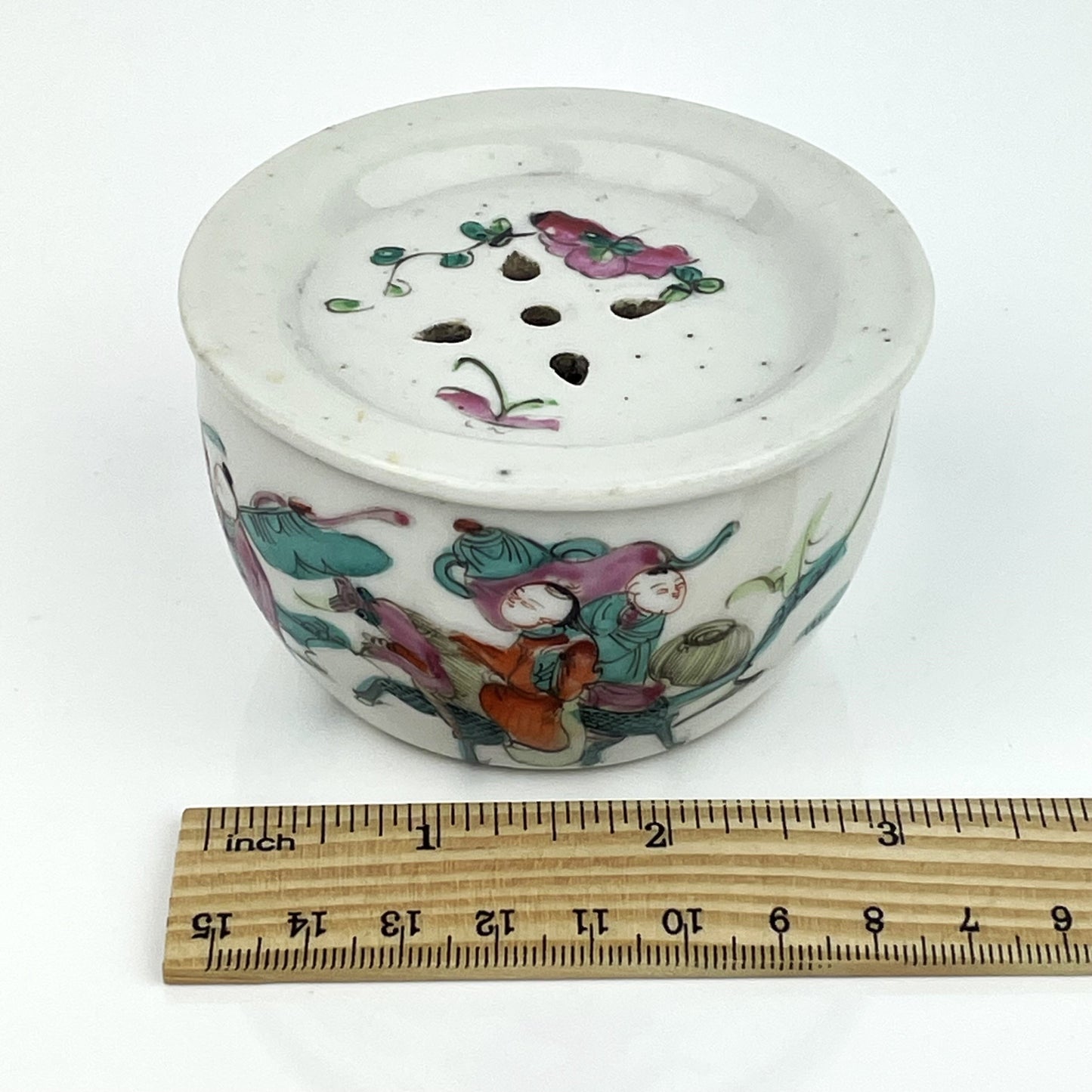 Antique Chinese Famille Rose Porcelain Covered Cricket Pot